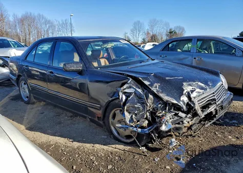 1997 Mercedes-Benz E 420 z USA, uszkodzony, nr VIN WDBJF72F3VA378066